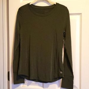 NWT Gap Fit long-sleeve moisture-wicking top